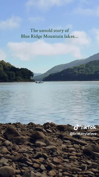 The lakes scattered through the Blue Ridge may look like ancient natural wonders but, most of them are man-made 🌊⛰️. In the 20th century, rivers were dammed to create reservoirs for hydroelectric power, flood control, and clean drinking water. Sitting at higher elevations, these lakes stay cooler and clearer, with fog often forming across the surface in the mornings! Many are located within national forests, which makes them important ecosystems as well as recreation spots. They support a wide