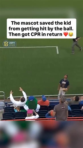 In a 2017 college baseball game, the Florida Gators mascot protected a young fan by using his head to shield the child from getting hit. The kid returned the favor by jokingly administering CPR and rescuing him 😅 | ESPN