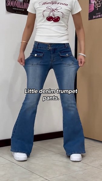 Little denim trumpet pants.#tiktokshop #ootdfashion #bellpants #Cowboy #Denim