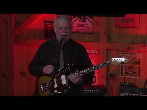 The Ventures Live at Daryls House - Sleep Walk