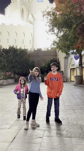 One of the best shows in Las Vegas!! Tournament Of Kings at the Excalibur Hotel Casino - holiday edition! I posted this yesterday on my @ThePerezHilton family YouTube channel. Follow me there to see all my videos FIRST! Link in my bio or directly at YouTube.com/ThePerezHilton | InfluencerDigest | Facebook