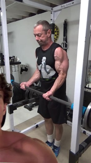#letsgoletsgetjacked My training app @fitfo.app is live, link in bio! @ekkovision @Elev8.foods code “Striker” @PumpedDucks (my company) shirts are still live Consultation Call 1$ day training teams with my PPL split in bio
