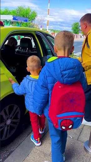 🗑️ What does he do with the garbage? 🚯 Where the boys run away 😤 #shorts by melimi