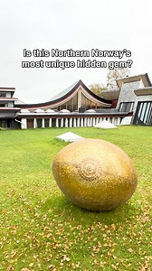 Juhl’s is so much more than a silver gallery 💍 It’s a gallery, a shop, a café, a silver workshop, and an architectural treasure – and every detail tells a story of the lives of Regine and Frank. 🎨 German-born Regine and Danish Frank found their way to Kautokeino and to each other in the 1950s. It wasn’t easy to travel to Northern Norway at the time, especially when Kautokeino didn’t even have roads. ⛰️ Today, every visitor can enjoy a guided tour, admire the jewelry and art, and even spot Regi