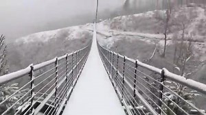 BEAUTIFUL 'SNOW BRIDGE' ⛄️😍❄️ - Snow has arrived in the Great Smoky Mountains! North America's longest pedestrian suspension bridge in Gatlinburg looks magnificent! Video: Gatlinburg SkyLift Park | WJXT4 The Local Station / News4JAX