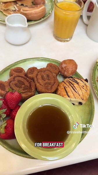 Breakfast Review at Crystal Palace in Disney