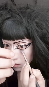 425K views · 10K reactions | Goth Makeaup Tutorial 驪⚡ Créditos @SinisterDoll #gothic #makeaup #gothmakeaup | Peru Gothic Producciones | Facebook