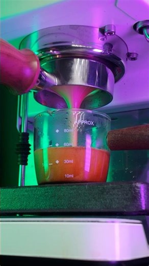 Gaggimate Adaptive V2 shot with Gaggia Classic E24 ☕️ #coffee #espresso #gaggia