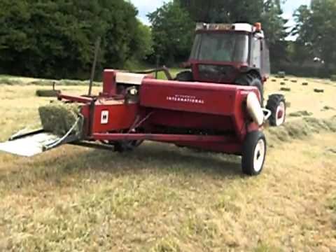international 885xl, baler b47 at work.