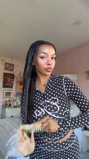 Glass hair goals achieved with Maria Nila.  Gloss Coat adds shine, tames frizz, protects from heat, and controls humidity, making it the perfect product for holiday photos. ✨ Shop the link: https://tinyurl.com/54zh5tbk #salonservicegroup #marianila | Salon Service Group | Facebook