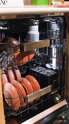 CAFÉ Appliances on Instagram: "Finally, a dishwasher that gets it. The CustomFit Dishwasher adjusts its racks to fit your tallest tumblers, widest mugs, and everything in between. Plus, its advanced tech means no more hand-washing stainless steel interiors. Your wash routine just leveled up! #CafeAppliances #Dishwasher #CustomFitDishwasher #KitchenOrganization #KitchenDesign"