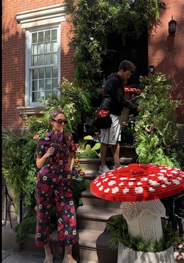 AD | Super-sized LEGO Botanicals mushrooms? Say no more. 🍄 All it takes is a little imagination and brick-by-brick, you can build whatever you dream up with @LEGO #LEGOPartner #LEGOBotanicals