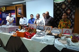 Kanwil DJP DIY Menyerahkan Tersangka Pidana Pajak ke Kejaksaan - Sonora.id