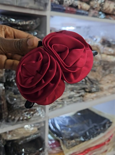 unique and classy claw clips ksh.200 only ☎️Order via 0792-747-438 . . #hairaccessories #fyp#clawclips #Remboladyworld #nairobi