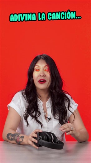 Aquí normal, invocando quién sabe qué cosas con canciones al revés 😈 #PonteAPrueba #música #canciones #challenge | OkChicas