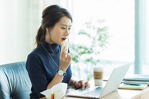 美しい歩き方・姿勢・お辞儀のポイントとは？ [ビジネスマナー] All About