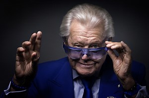 Décès du directeur de cabaret "Michou", qui inspira "La cage aux folles" | RTS