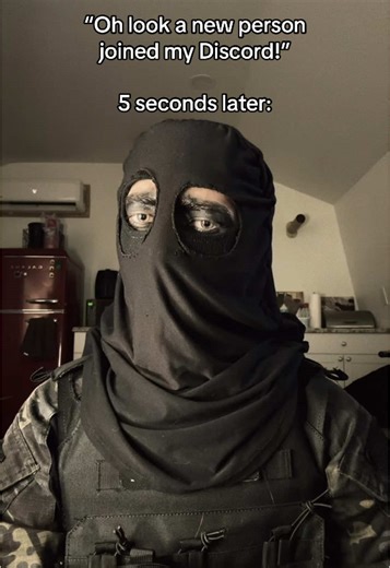 This kinda stuff hasn’t happened at all lately, but in the start of my server (about a year ago) I had some pretty interesting encounters 💀 #cosplay #maskedman #maskedcosplay #masked #oc #originalcharacter #maskedoc #faceless #facelessoc #cod #callofduty #codcosplay #callofdutycosplay #konigcosplay #ghostcosplay #simonriley #könig #pricecosplay #cptprice #keeganruss #keegancosplay