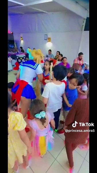 Impresionante Cosplay de Sailor Moon