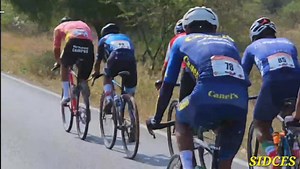 22K views · 424 reactions | Los primeros km de la reina de las Turismeras, Efrén Santos planteando la estrategia y los hermanos Campos moviendo la carrera... @Ambien iluminación solar | Sidces Bicis | Facebook