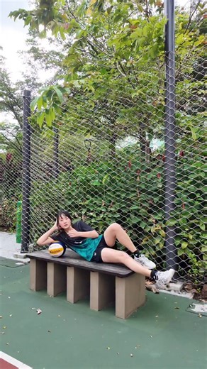 Operation get fit at the fitness corner under your HDB. Providing you with quick and straightforward tips on how to use your neighbourhood fitness corners to get fit in time for Chinese new year! Let’s go! 🤣🤣🤣🤣 @ongweiyu 🫶🏻 | Samantha Tan 陈仪芬