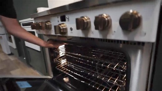 Curious about dual fuel ranges? Matt breaks down why gas burners + an electric oven⚡= the ultimate cooking combo. Perfect for those who want precision and even heat! | Don's Appliances | Facebook