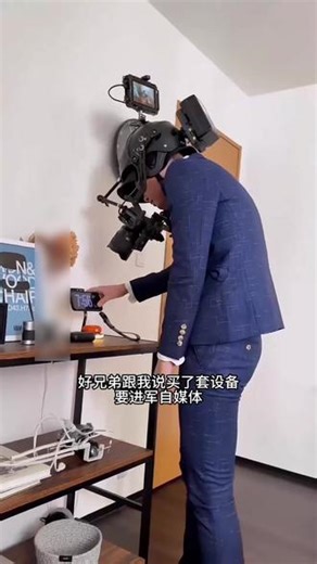 低调高颜值 AI 眼镜，功能藏不住 普通人也能入手的智能 AI 眼镜外观就是普通时尚眼镜，低调不夸张内里全是硬核功能：拍照｜录像｜同声翻译｜通话｜听歌# 高颜值智能眼镜 #日常穿搭神器 #数码黑科技 #随身拍摄 #翻译眼镜推荐