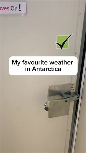 Blizzard in Antarctica | Experience the Power of a Snow Storm