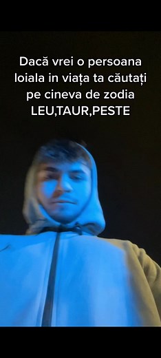 Mindful Wearing: Reflective Jacket Style for Nighttime