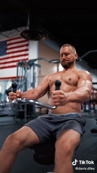 GET A DEM😈N BACK #bodybuilding #backday #lats #latworkout #backworkout #gym #muscle #fitnesstips #davisdiley