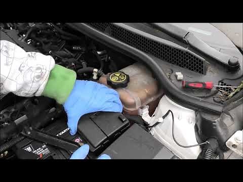 Vauxhall Astra 2011 12 2013 1.6 Auto coolant level sensor removal and replacement