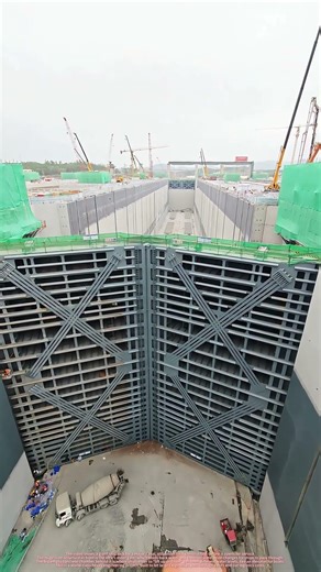 Giant Canal Ship Lock Under Construction !