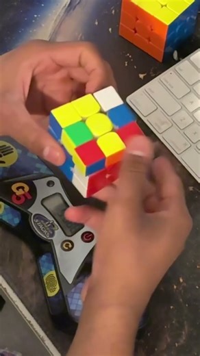 What an 8 second speed cube solve looks like in slow motion #slowmotion #rubikscube #speedcubing
