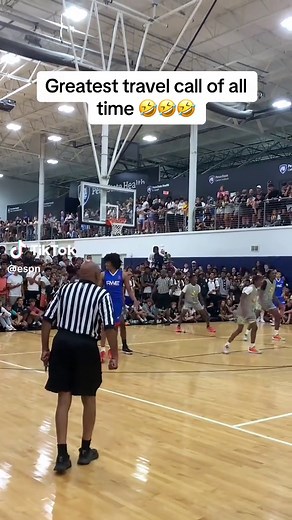 This ref was feelin’ it 🕺 (via @brando) #basketball #highschool #ref #dance