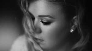 Kelly Clarkson - Piece by piece - Текст и превод на песента