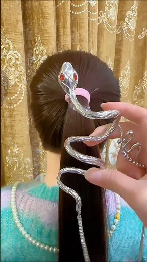 🐍 “Snake Hair Hack 🖤 Easy & Elegant Hairstyle!”#SnakeHairstyle #HairStyle #EasyHairstyle