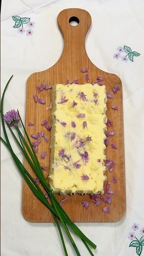 Schnittlauchblüten verarbeiten – am Ende wartet eine blumige Überraschung! 🌸🧈