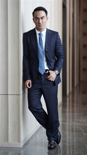 DA MAN on Instagram: "DA MAN Fashion Video Series - Featuring Joe Taslim⁠ In Partnership with BVLGARI⁠ ⁠ Chapter 3 - The Executive⁠ ⁠ It’s early in the morning, and secret agent Joe Taslim has just received new orders with his breakfast. Today’s mission: Infiltrate a corporate building.⁠ ⁠ In this world, one rule stands above all: No room for mistakes. A sharp appearance, measured confidence and perfect balance are essential. But it’s the details that complete the disguise. Enter Bvlgari’s Octo 