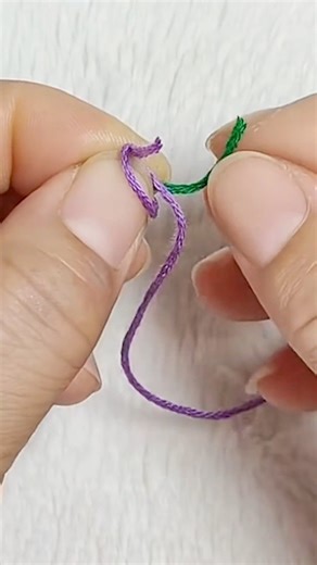 267K views · 2.7K reactions | Need to join two strings? 淋 TRY THIS! The strongest and easiest knot for your DIY projects. Save it for later! ✨ #diyhacks #tutorialreels #usefulhacks #handmadewithlove #foryoupage | Sally's DIY Bracelets | Facebook