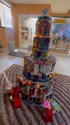 📚 FREE BOOK GIVEAWAY ANNOUNCEMENT! ADVANCE MERRY CHRISTMAS AND ADVANCE HAPPY NEW YEAR🥳 Good news to all students and book lovers! We are giving away FREE BOOKS — no payment, no registration, no hassle! How to join: 1. Visit the display area at learning commons and check the pile of available book titles. 2. Choose the book you want. (1 book per student only) 3. Write your name and the title on a sheet of paper — this will serve as your official wish list. 4. Submit it to the concierge. ✨ Book 