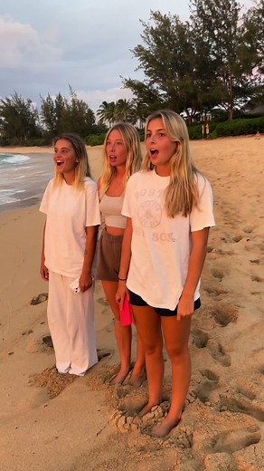 mesmerized #beach #hawaii #sunset #fyp #glowing #ocean #foryou | hawaii