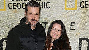 'Charmed' Star Holly Marie Combs Marries Boyfriend Mike Ryan