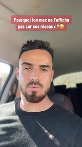 Relation discrète, relation parfaite ? 😏✨ La vidéo aborde un sujet profondément humain, à savoir la façon dont nous exprimons et percevons l'amour à l'ère des médias sociaux. 🌐Au fond, chaque individu a un besoin inhérent de validation. Cela remonte à nos premiers jours en tant qu'êtres humains, où l'approbation sociale pouvait signifier la différence entre la survie et la solitude. Aujourd'hui, avec les médias sociaux, ce besoin est amplifié. Les "j'aime", les commentaires et les partages son