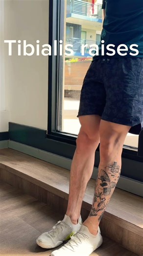 Tibialis Raises! What a HOT workout. Not super hot but necessary for them runners #chiro #runners