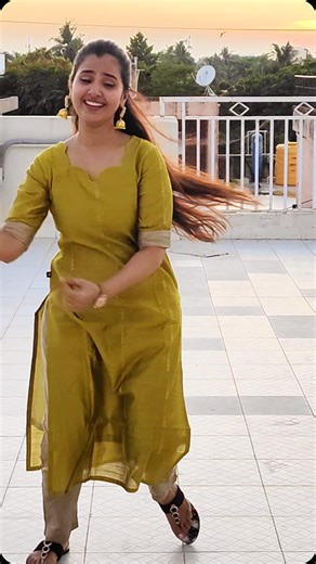 Jeni_Chinna on Instagram: "Andhiyila Vaanam 😊 . . Kurti set from @eyes_on_clothes Earring from @earingloverz . . #blessed #reels #instagram #reelsinstagram #trending #trend #smile #instadaily #instagood #dance #longhair #kurtiset #collaboration #thankyou #jesus #ilaiyaraaja #90s #song #tamil #beautiful"