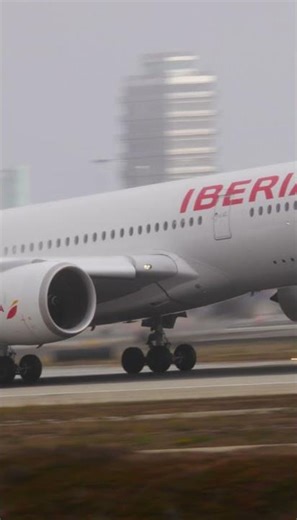 Rough Landing at LAX | Iberia Airlines
