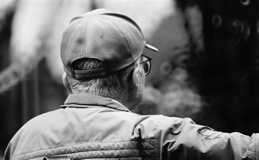 Sudden Confusion in Elderly: Key Delirium Symptoms and Warning Signs of an Emergency