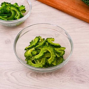 料理の基本！ ゴーヤーの苦味取りの方法のレシピ動画・作り方 | デリッシュキッチン