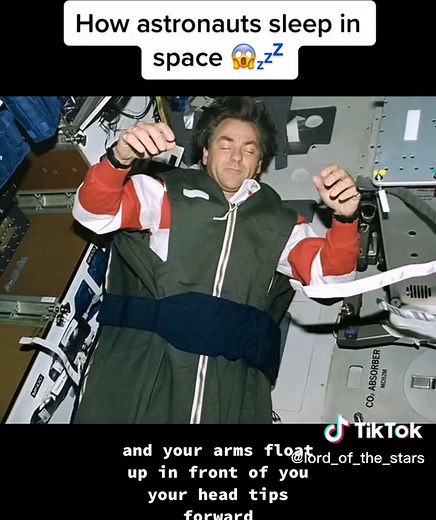 How astronauts sleep in space 😱💤 #sleep #space #tutorial #astronaut #astronauts #nasa #spacestation #internationalspacestation #iss #explained #interesting #zerogravity #trending #fypシ