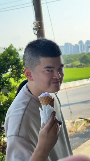 165K views · 2.3K reactions | 蹭阿伯流量 #吧哺 #強迫消費 #公司日常 ❚ 店鋪資訊...